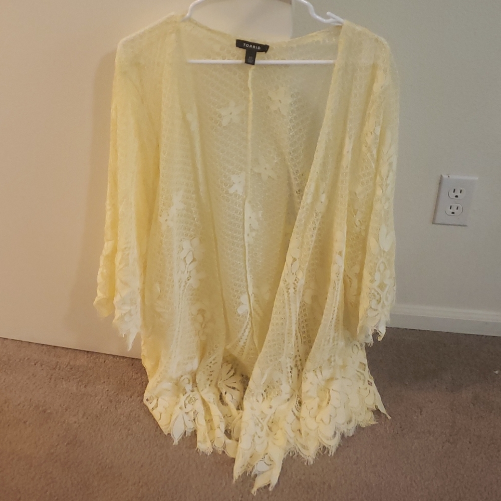 Pale yellow shrug